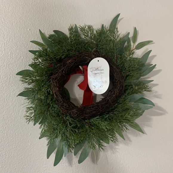 Threshold Faux Wreath Red Bow/Berrys Approximately 14 inches New - Picture 4 of 5